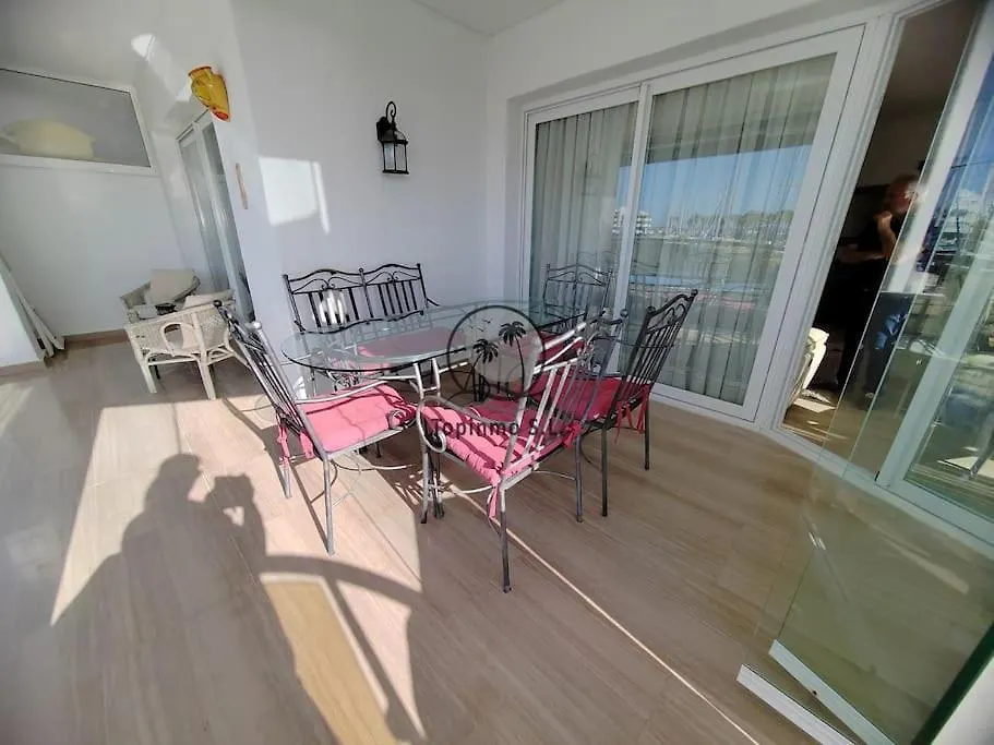 Sunny 3 Bed Apartment Island Puerto Marina بينالماذينا