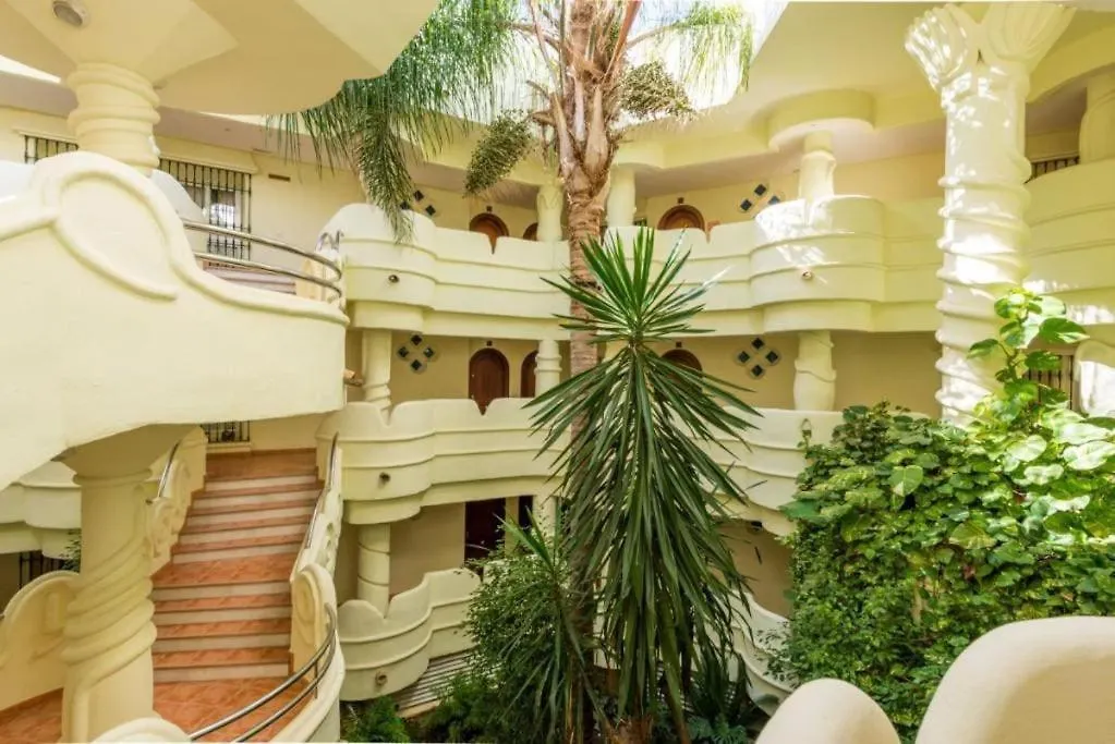 Sunny 3 Bed Apartment Island Puerto Marina بينالماذينا