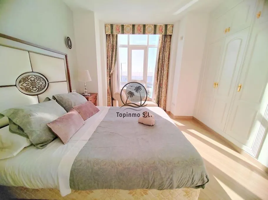 Sunny 3 Bed Apartment Island Puerto Marina بينالماذينا