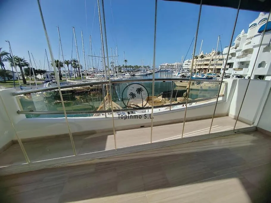 Sunny 3 Bed Apartment Island Puerto Marina بينالماذينا