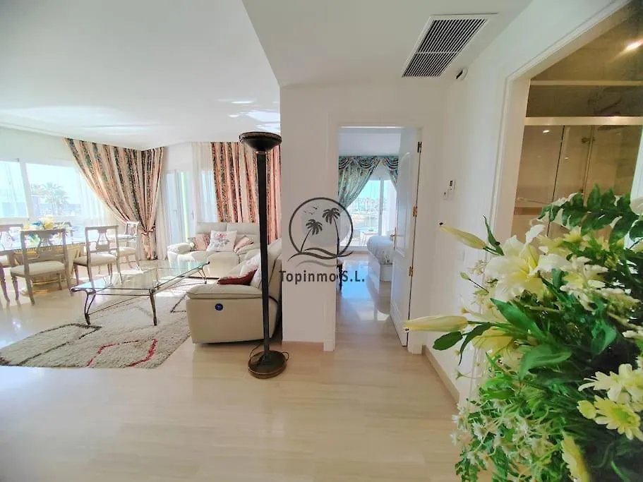 Sunny 3 Bed Apartment Island Puerto Marina بينالماذينا