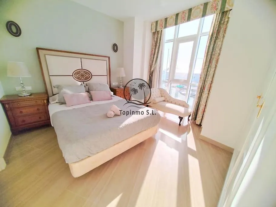 Sunny 3 Bed Apartment Island Puerto Marina بينالماذينا