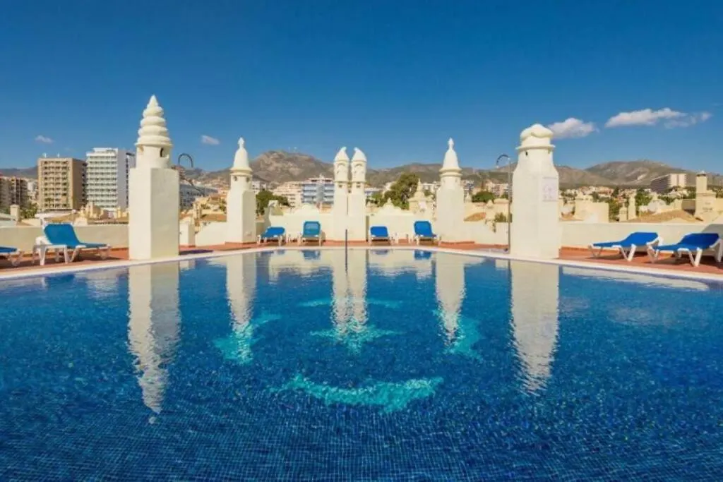 Sunny 3 Bed Apartment Island Puerto Marina بينالماذينا